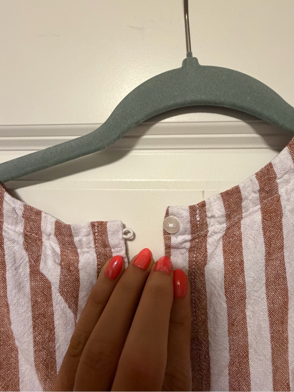 Old Navy White & Rust Striped Sleeveless Tank Top - Picture 4 of 4